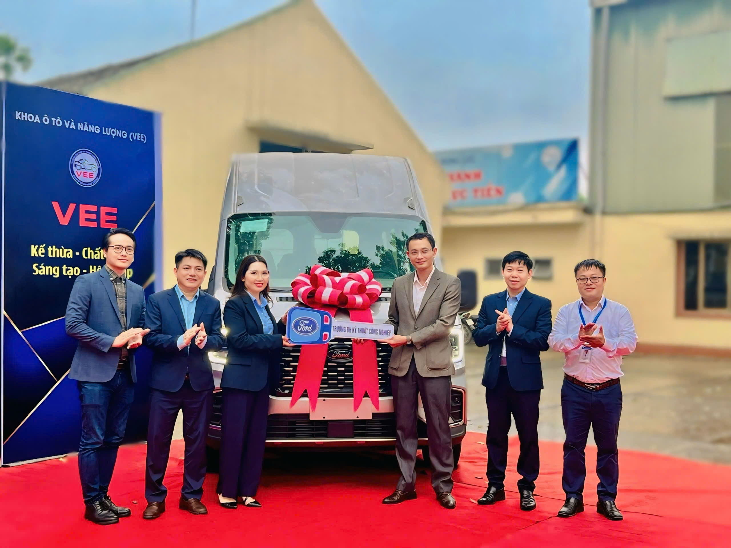 TRƯỜNG ĐẠI HỌC KỸ THUẬT CÔNG NGHIỆP (TNUT) ĐƯỢC TÀI TRỢ XE  FORD TRANSIT 2024 CỦA CÔNG TY FORD VIỆT NAM